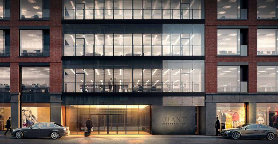 Wejście do biurowca Giant Office przy ul. Głogowskiej 151 w Poznaniu